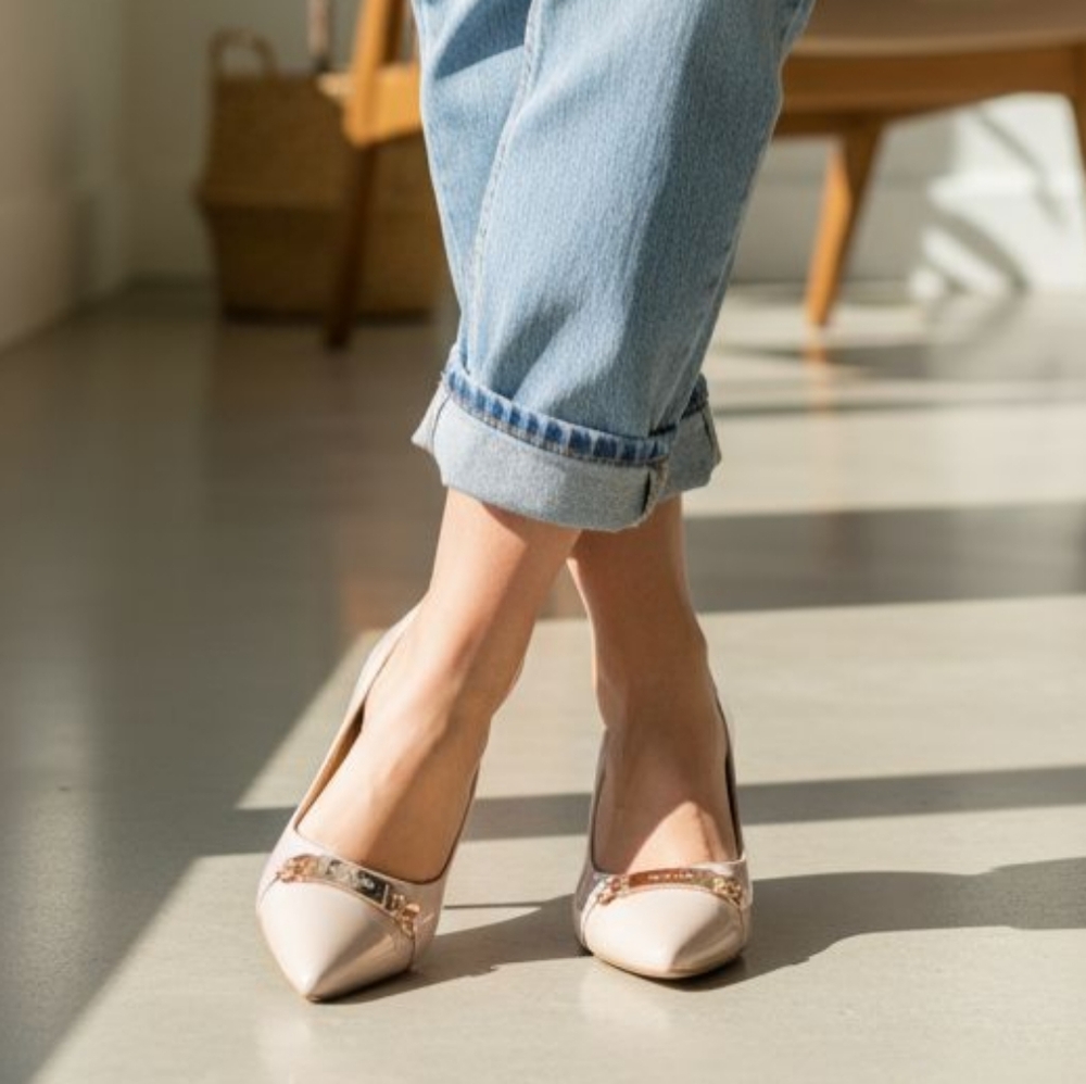Coach Women's Ivory Pumps - Picture 9 of 9